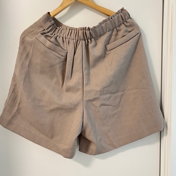 Oak + Fort Khaki Mid-Thigh Shorts with Pockets - Picture 3 of 4